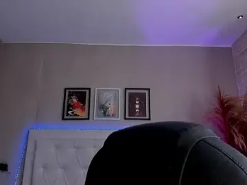 Emma__smith1  live sex cam