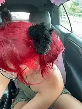 Urpuppymoon  live sex cam