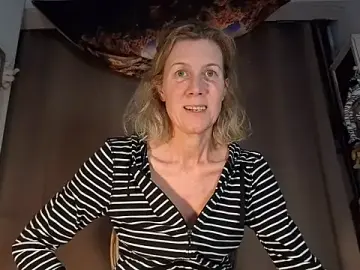Lola_Belgium  live sex cam