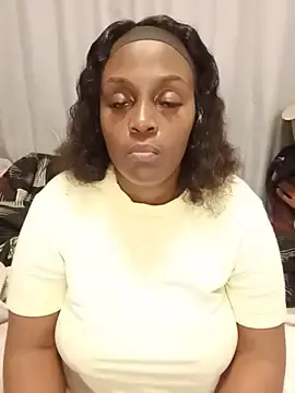 SlutyQueen32  live sex cam