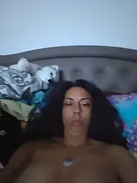 Naughty69curls  live sex cam