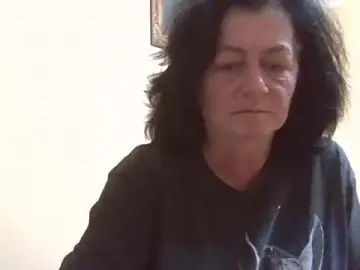 GypsiQueen2  live sex cam