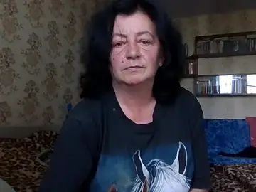 GypsiQueen2  live sex cam