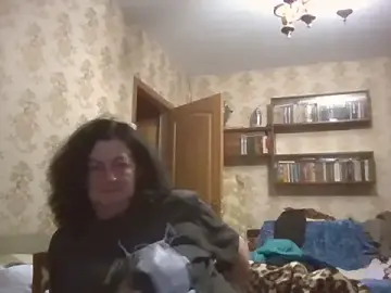 GypsiQueen2  live sex cam