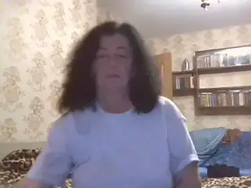 GypsiQueen2  live sex cam