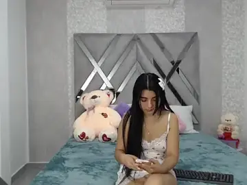 Laura_27  live sex cam