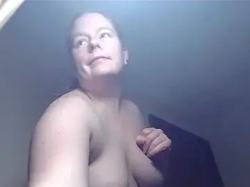 Honeybare97  live sex cam