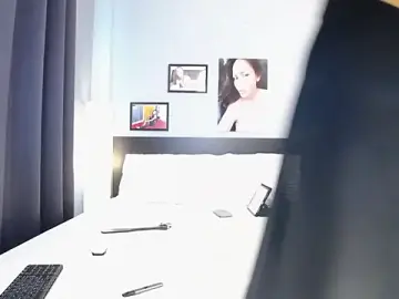 Hotbeebee  live sex cam