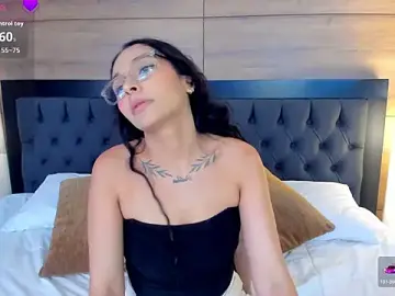 Roseaurora  live sex cam