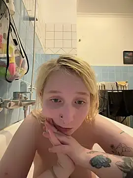 Svenjaleongeil  live sex cam