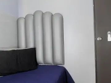 Golden_kiss23  live sex cam