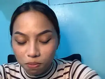RaynaMcclurken  live sex cam