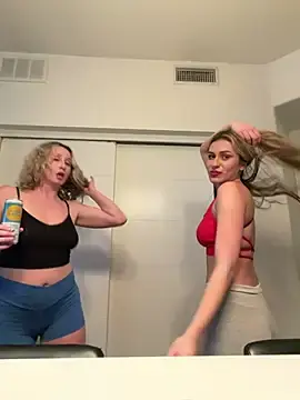 Peachsandcream  live sex cam