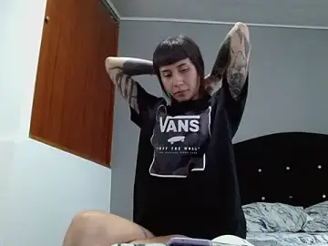 Emilia_1995  live sex cam