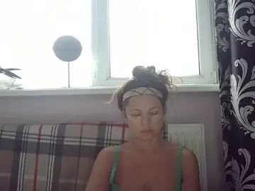 LindaStarS  live sex cam