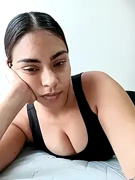 Ivanna2  live sex cam