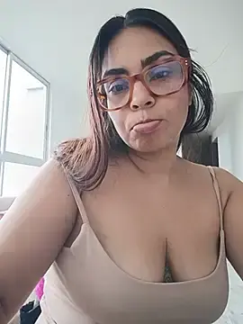 Ivanna2  live sex cam