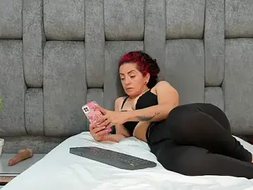 CrystalHeat_OS  live sex cam