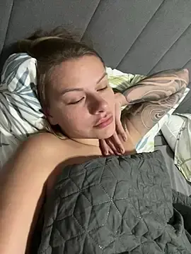 MonoGirl  live sex cam