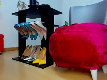 Caroline_host  live sex cam