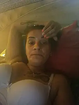 Ibolya22  live sex cam