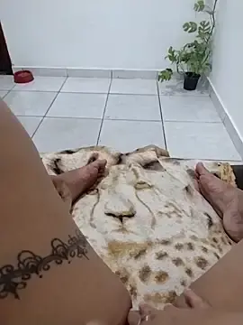 Tuttitunbuzz2p  live sex cam