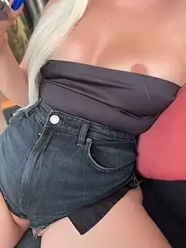 Devils__den  live sex cam
