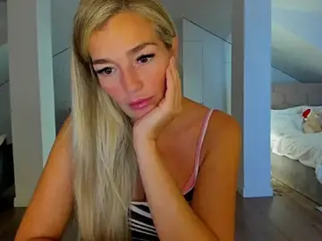 Yourhotqueeen  live sex cam