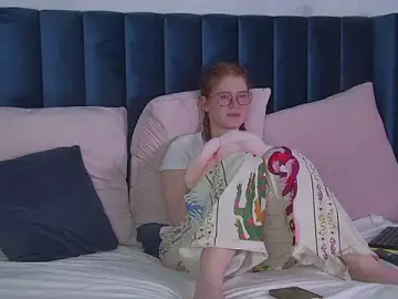 LauraDennis  live sex cam