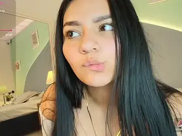 Nicollevsconttei  live sex cam