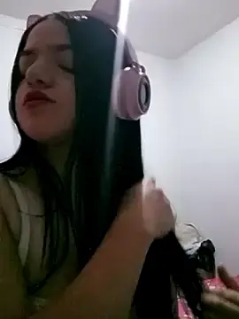 Nicolle1712  live sex cam