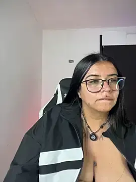 Devilsweet17  live sex cam