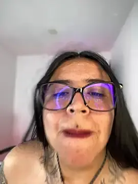 Devilsweet17  live sex cam