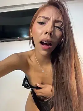 Karimeghills  live sex cam