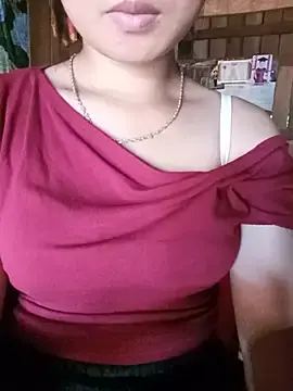 Luce-ee  live sex cam