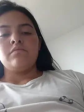Yulil23  live sex cam