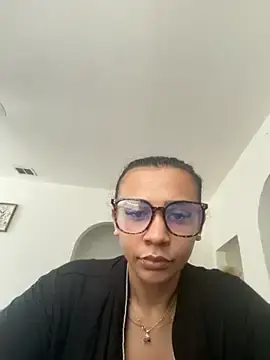 Lightskinchick12  live sex cam