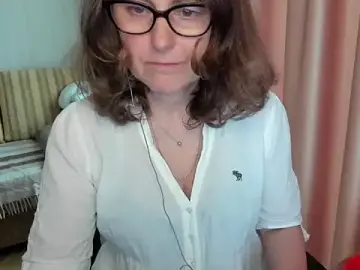 Lauraoven  live sex cam