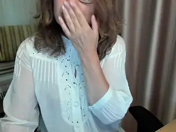 Lauraoven  live sex cam