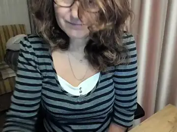 Lauraoven  live sex cam