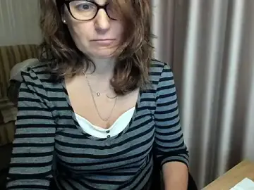 Lauraoven  live sex cam