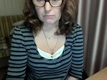 Lauraoven  live sex cam