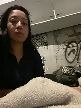 Jhennis2  live sex cam