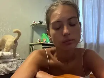 AlesiaGrainger  live sex cam