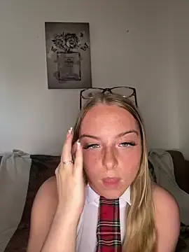 Bayleighjohnson18  live sex cam