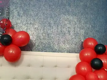 Cloeandtyfanny  live sex cam