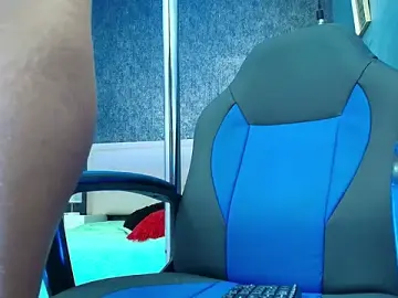 Cloeandtyfanny  live sex cam