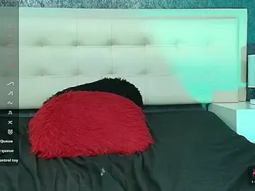 Cloeandtyfanny  live sex cam