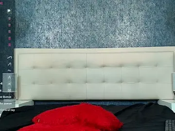 Cloeandtyfanny  live sex cam