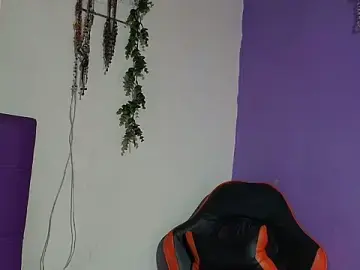 Cloeandtyfanny  live sex cam
